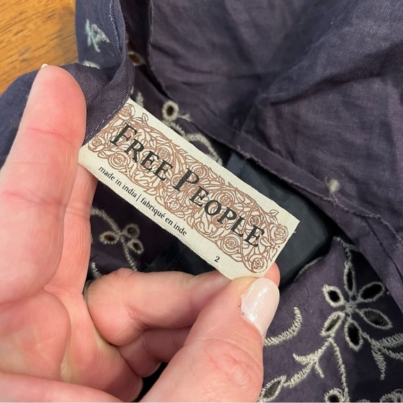 Free People Dark Purple gray Shirred Floral Embroidered Eyelet Dress Womens Sz 2 - Picture 3 of 7
